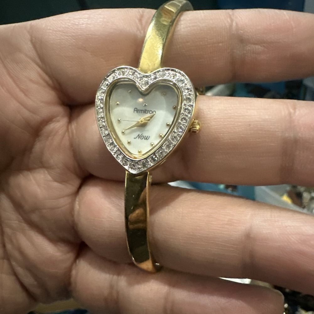 Armitron Heart Shaped Crystal Ladies Gold Watch New Battery 21mm 75/3174